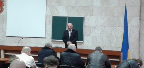 Повноваження органів місцевого самоврядування у сфері безоплатної правової допомоги обговорили у Хмельницькому