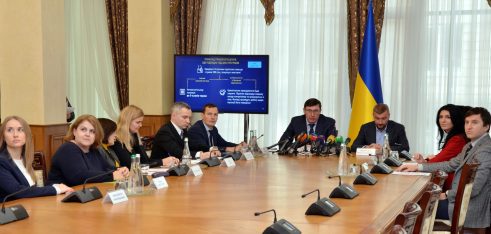 Павло Петренко та Юрій Луценко дали старт проекту з реабілітації неповнолітніх злочинців без винесення вироку