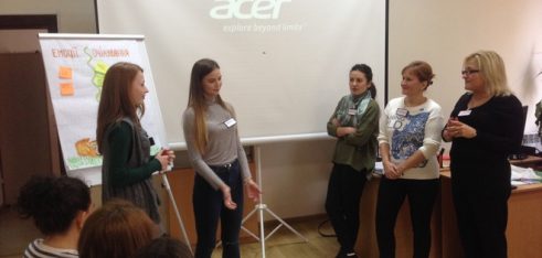 Контролювати власні емоції навчали операторів всеукраїнського контакт-центру системи БПД