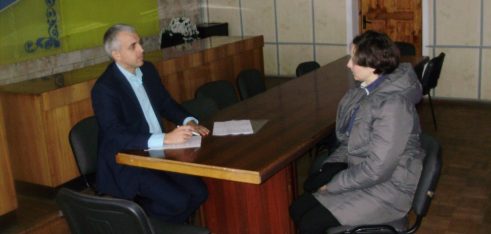 Чернігівським місцевим центром здійснено виїзд мобільного пункту консультування громадян та прийому документів до смт. Козелець