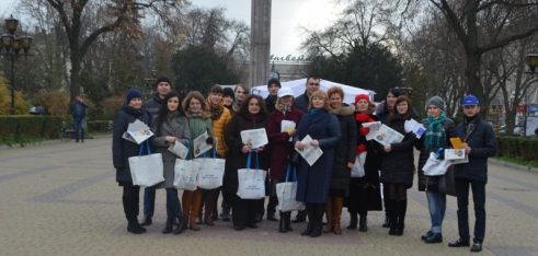 На театральній площі у місті Тернополі працював мобільний інформаційний пункт