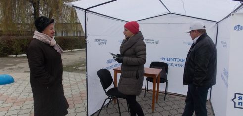 Мобільні інформаційні пункти продовжують працювати