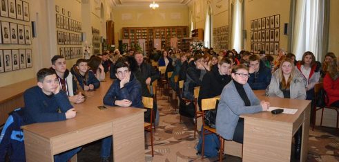 Про правильне, з правової точки зору, спілкування з поліцейськими розповіли студентам коледжу