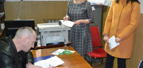 Чи повинна засуджена особа сплачувати аліменти на утримання дитини?