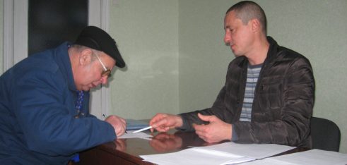 Менський МЦ здійснив виїзне консультування громадян м. Новгород-Сіверського та провели «вуличне» інформування