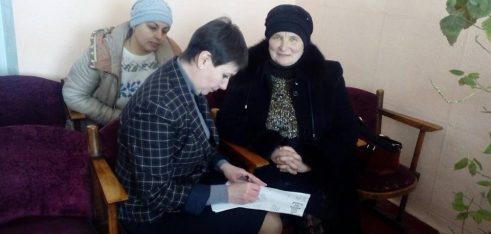 Жителі віддалених сіл Чортківського району отримали правові консультації