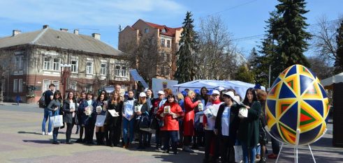 Мобільний пункт консультування працював на центральній площі міста Тернополя