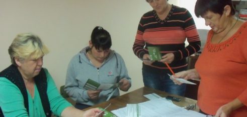 Працівники Шосткинського місцевого центру провели тренінг для посадових осіб Миронівської сільської ради