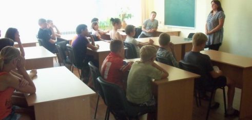 У Шостці для вихованців центру соціально-психологічної реабілітації прочитали лекцію «Право дитини на сім’ю»