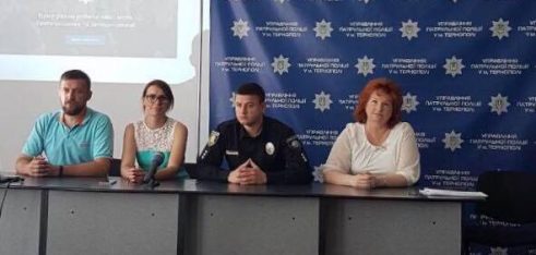 Мешканці міста можуть офіційно спілкуватися з адвокатами та поліцейським онлайн