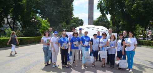 Мобільний пункт консультування працював на центральній площі міста Тернополя