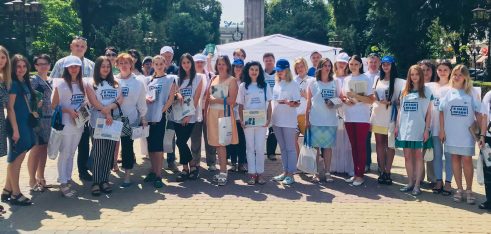 Мобільний пункт консультування працював на центральній площі міста Тернополя