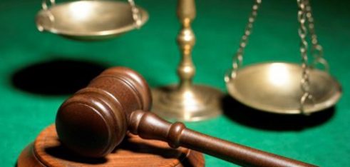 Здійснено спостереження за роботою адвоката