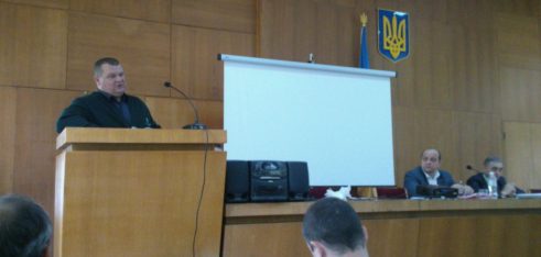 Заступник директора регіонального центру з надання безоплатної вторинної правової допомоги в Івано-Франківській області Володимир Ковальчук, директор Калуського місцевого центру з надання безоплатної вторинної правової допомоги Руслан Желізняк, інтегратор