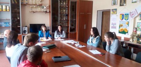 Керівники гуртків  позашкільного навчального закладу дізналися про «булінг»