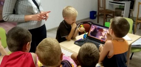 Мультики допомагають побороти булінг! У Чернівцях для вихованців притулку організували захід.