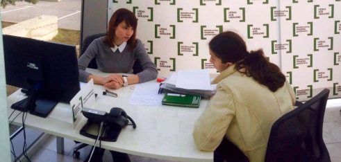 Бюро правової допомоги в Громадській приймальні ОДА надає вимушеним переселенцям зі Сходу України безкоштовну юридичну допомогу та послуги адвоката за рахунок держави
