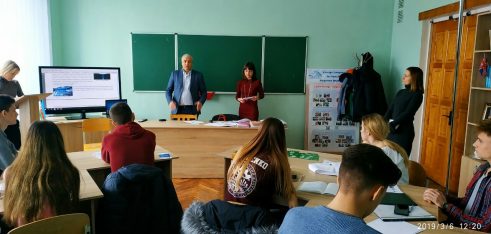 Студенти дізнавалися як змінити місце голосування без зміни адреси