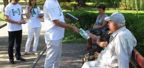 Вуличне інформування населення про систему НБВПД на вулицях міста Рівного