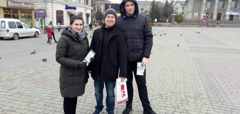 Мобільний пункт консультування працював на центральній площі міста Тернополя