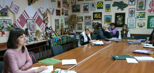 Керівники гуртків позашкільного навчального закладу дізналися, що робити у разі виявлення фактів домашнього насильства