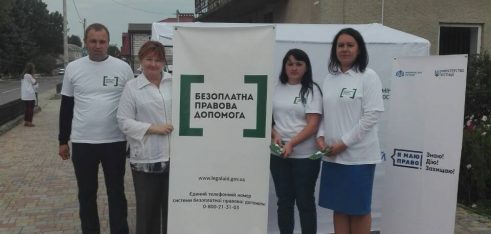 Мобільний інформаційний пункт завітав у Зборів та Залізці