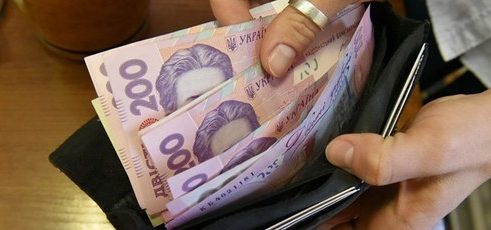 Фахівці Роздільнянського місцевого центру з надання БВПД консультують щодо благодійних внесків у школах