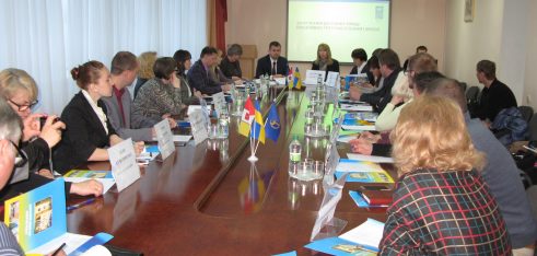 В Одеському міському центрі зайнятості на круглому столі обговорили проблеми залучення на ринок праці найвразливіших груп населення та жінок