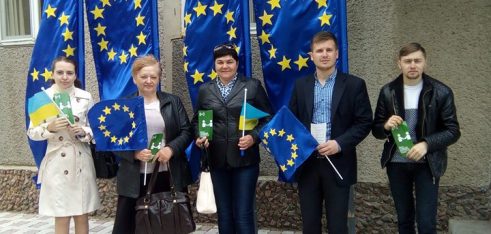 Представники Саратського бюро правової допомоги взяли участь в урочистій церемонії підняття Державного Прапора України та Прапора Європейського Союзу