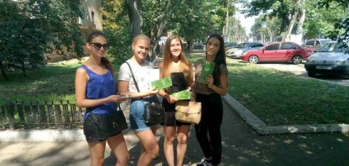 До Міжнародного дню молоді фахівці Другого одеського місцевого центру провели вуличне інформування молодих громадян