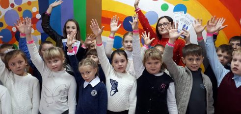 Учні Доброславської гімназії приєдналися до флешмобу в межах «16 днів проти насильства»