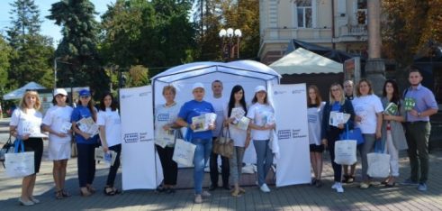 Мобільний пункт консультування працював на центральній площі міста Тернополя