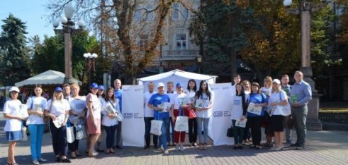 Мобільний пункт консультування працював на центральній площі міста Тернополя