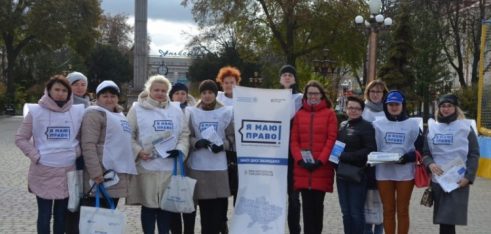 Мобільний пункт консультування працював на центральній площі міста Тернополя