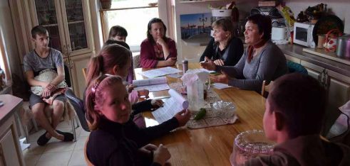 Працівники місцевого центру та бюро відвідали дитячий будинок сімейного типу