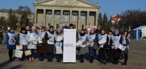 Мобільний пункт консультування працював на центральній площі міста Тернополя