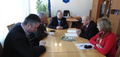 Представники Хмельницького місцевого центру з надання БВПД провели зустрічі з керівниками смт Ярмолинець та району