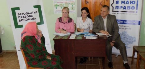 Група фахівців консультувала мешканців сіл Старокостянтинівщини