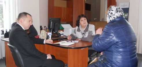 У Городоцькому, Чемеровецькому та Ярмолинецькому районах консультували громадян