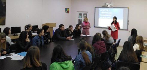 В Ізмаїлі зі студентами обговорили проблеми гендерної нерівності та домашнього насильства
