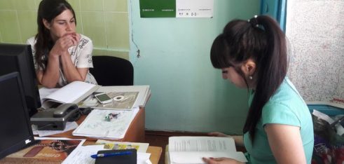 Старокостянтинівщина: фахівець місцевого центру з надання БВПД консультувала мешканців Радковець