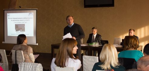 Участь працівників Регіонального та Хмельницького місцевого центру з надання безоплатної вторинної правової у відкритому публічному форумі «Подолаємо хабарництво разом!».