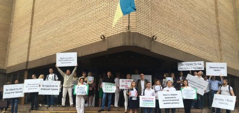 Розпочато безстрокову акцію протесту Координаційного центру з надання правової допомоги