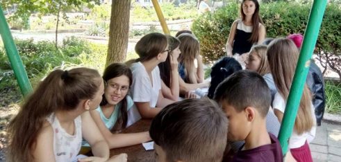 У дитячому оздоровчому таборі «Казковий» дітей ознайомили зі світом професій та порядком отримання дитячого закордонного паспорту