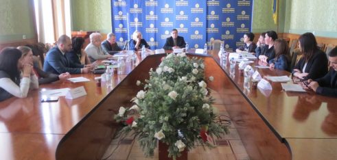 За ініціативи Чернівецького обласного центру з надання безоплатної вторинної правової допомоги відбувся «Круглий стіл» на тему “Підвищення професіоналізму адвокатів як невід’ємний елемент ефективності системи БВПД”.