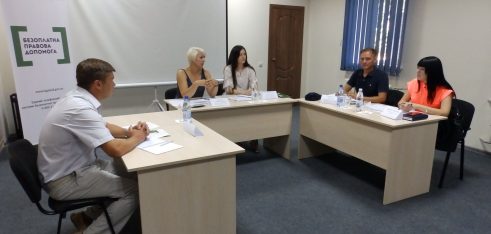 У Херсоні обговорювали питання дотримання прав осіб, затриманих за адміністративні правопорушення