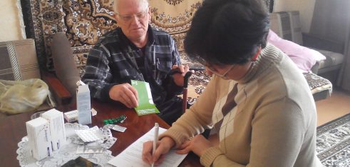 Як фахівці Бердянського МЦ дідуся та бабусю з біди виручали