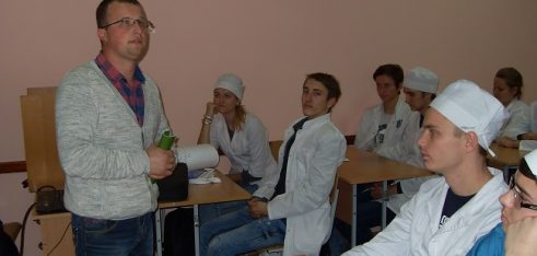 Як не стати жертвою торгівлі людьми, говорили на виховній годині  зі студентами-медиками у Подільську