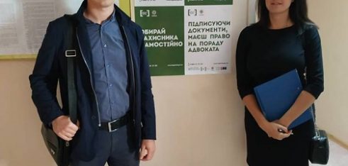 У відділах поліції та ізоляторах тимчасового тримання затриманих інформуватимуть про право на безоплатну правову допомогу