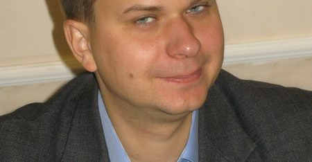 Звільнення визнали незаконним, а накази про притягнення до дисциплінарної відповідальності скасували